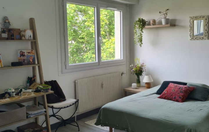 Studio   LYON  30 m2 760 € 